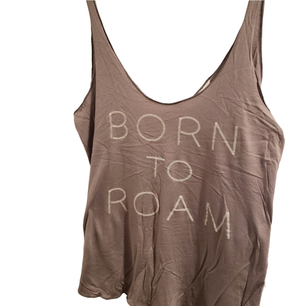 🎀CLEARANCE🎀 NWT SUN & SHADOWS Embroidered "Born to roam" soft tank